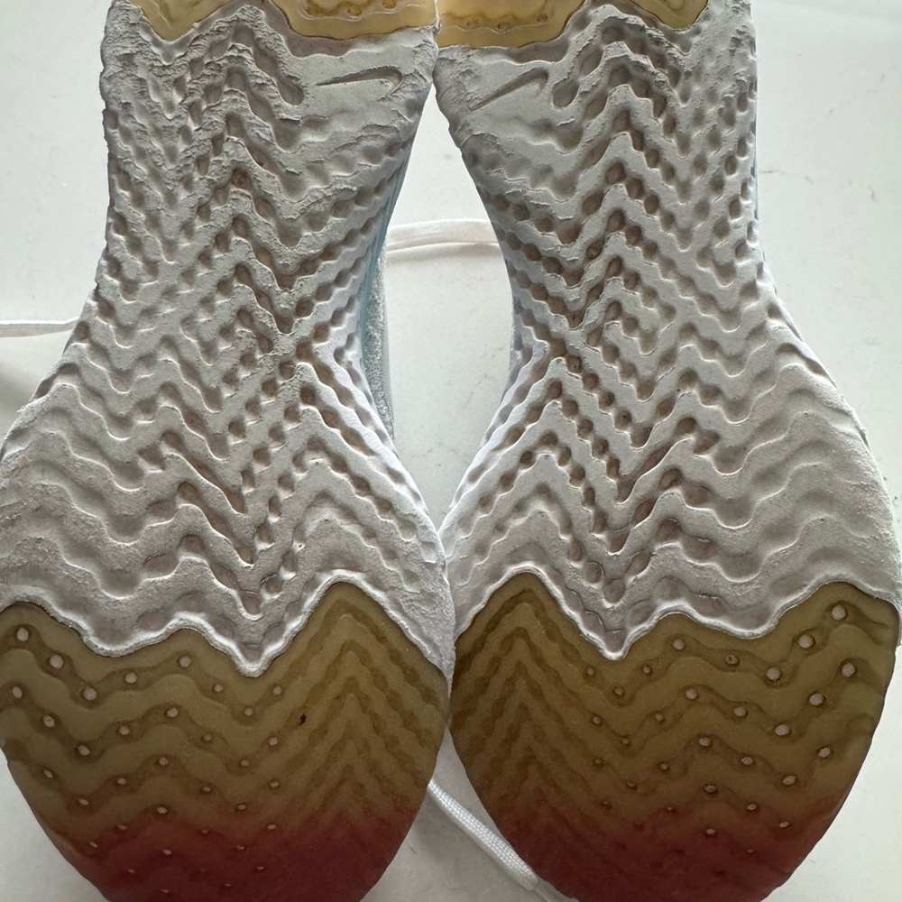 Nike Epic React Flyknit Shoes - Picture 5 of 6